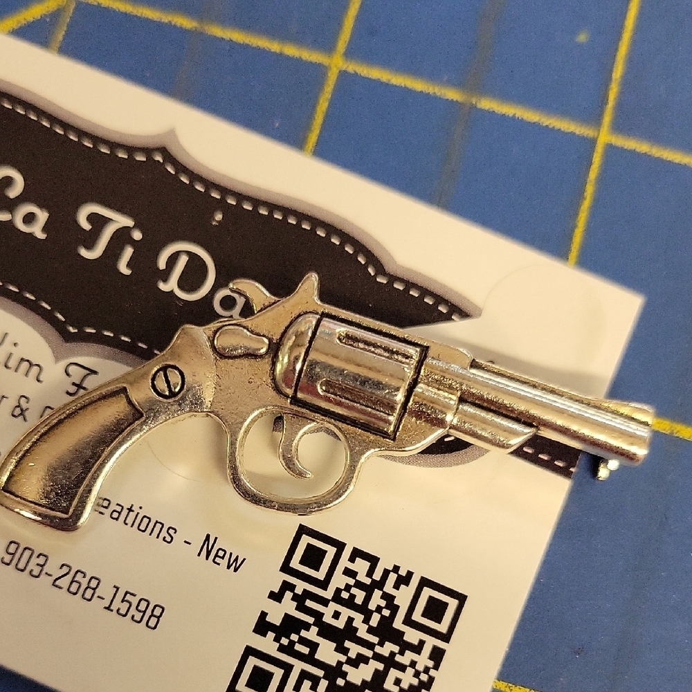 Silver Tone Gun Revolver 2" Brooch
